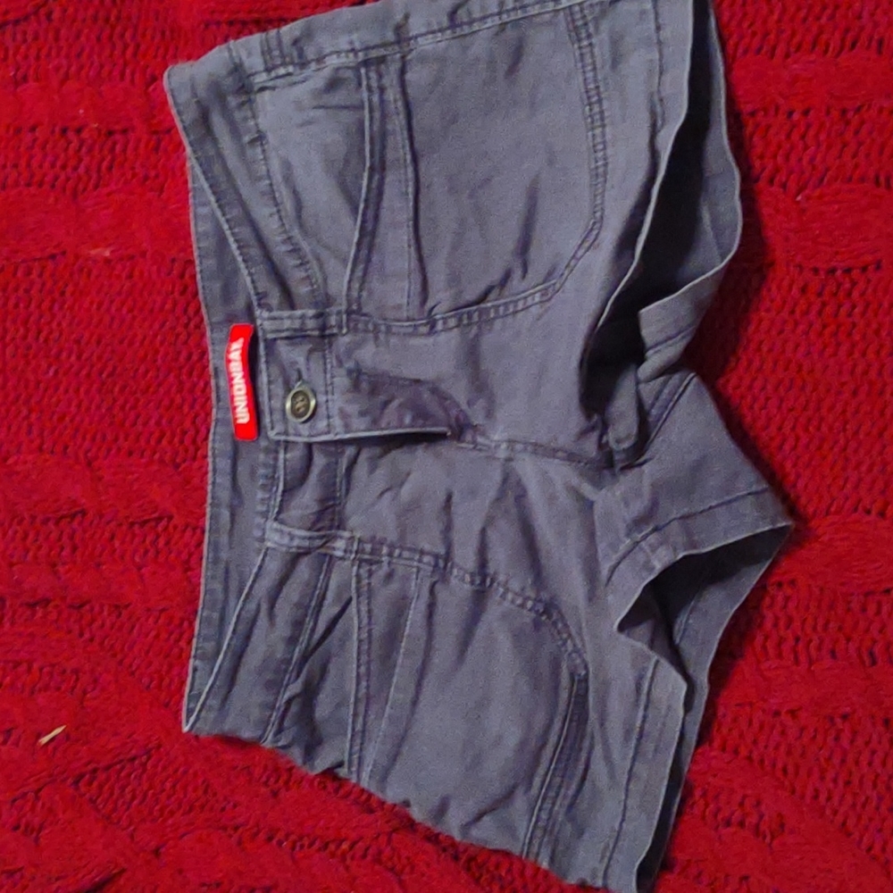 Grey shorts